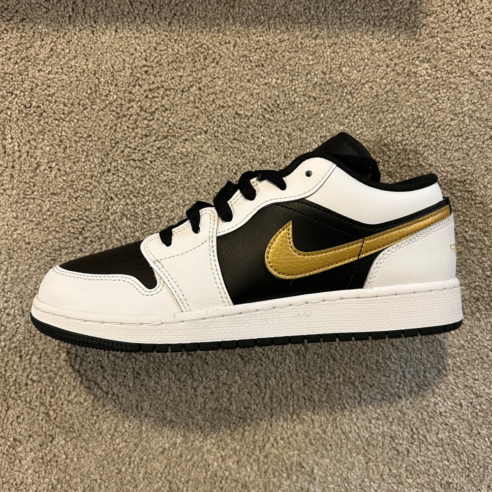 Air Jordan 1 low Nike Black and Gold Sneakers